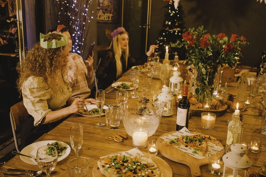 Top 5 Reasons Why Christmas Parties Are Great For Your Team And Boosting Productivity-03